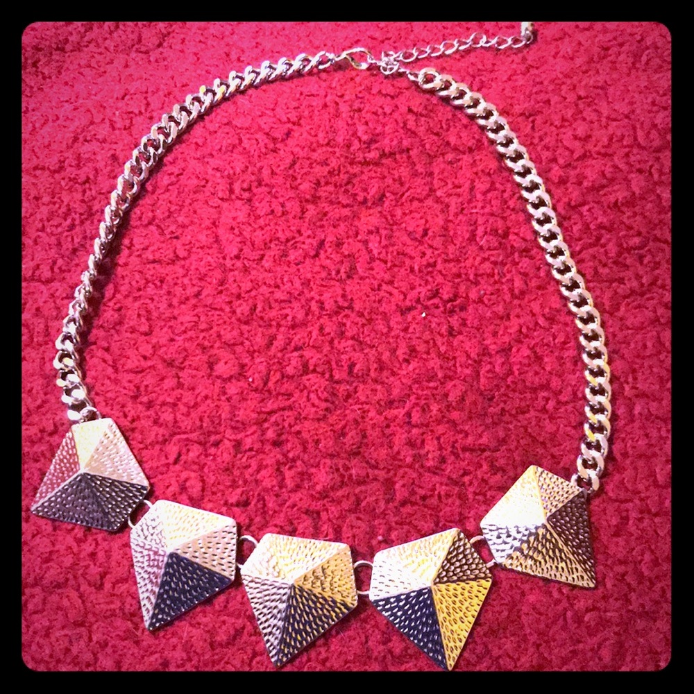 🦋4 for $15🦋NWOT Silver Statement Necklace